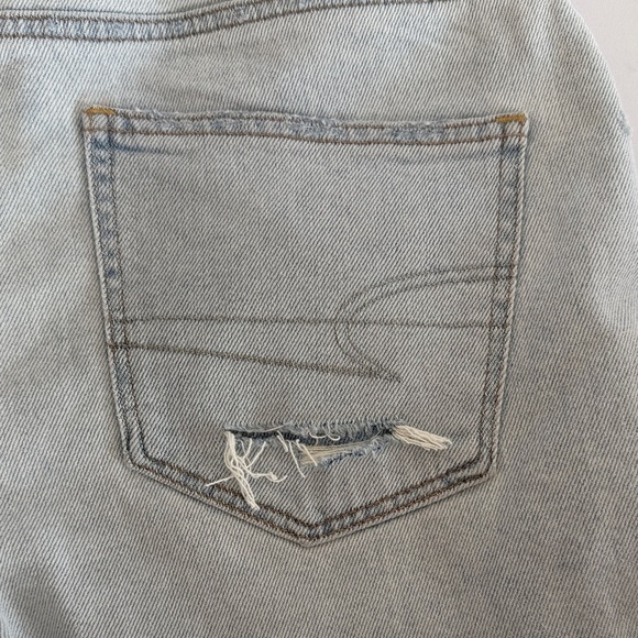 NWT American Eagle Outfitters Women's Light Denim Distressed Jean Shorts - Picture 5 of 10